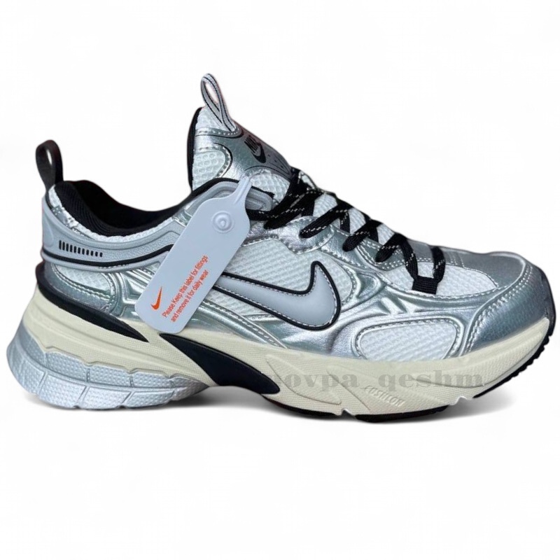 کفش کتونی نایک ایر زوم وومرو ۵ - Nike Air Zoom Vomero 5 نقره ای