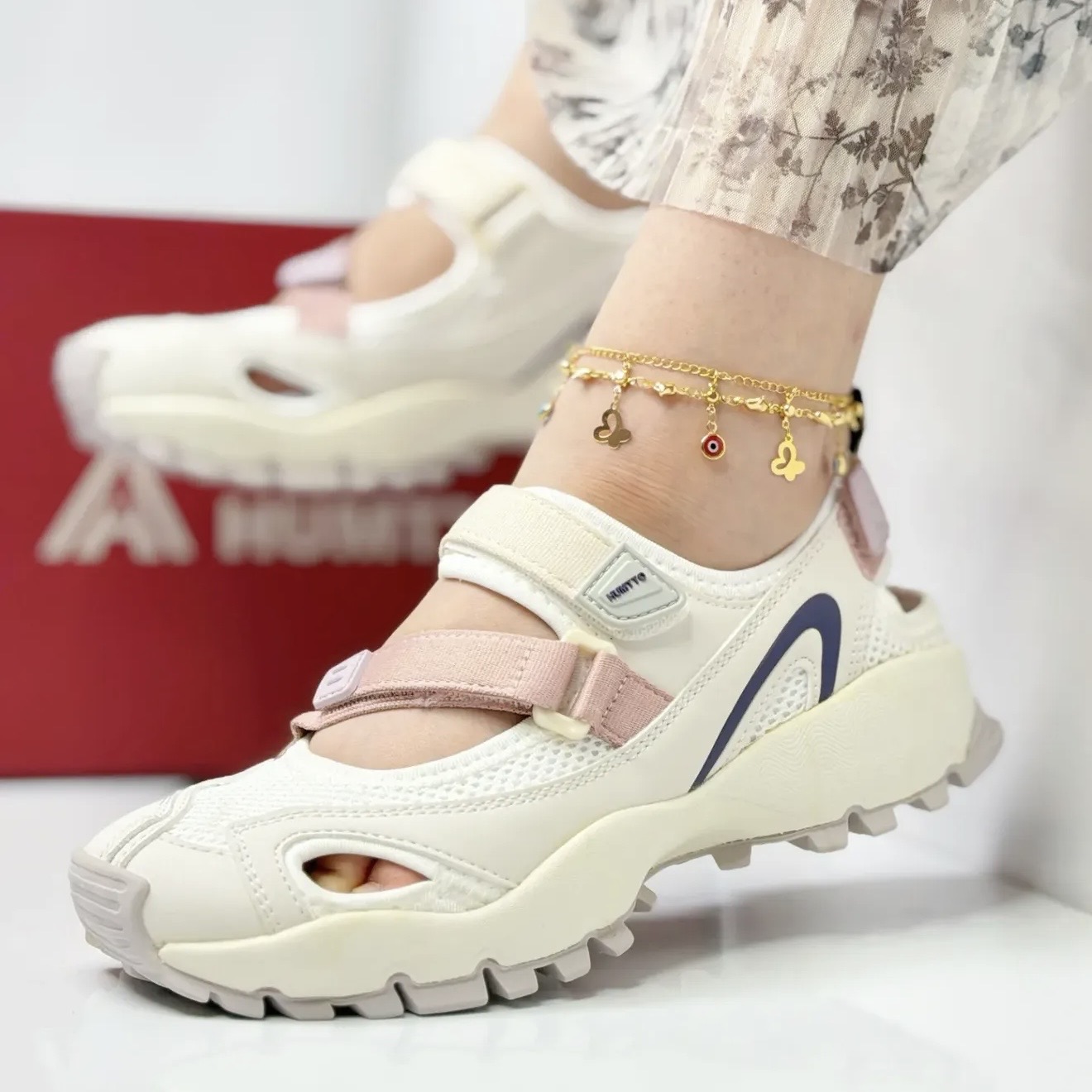 کفش صندل چسبی طبیعت گردی زنانه هامتو Humtto women's sandal