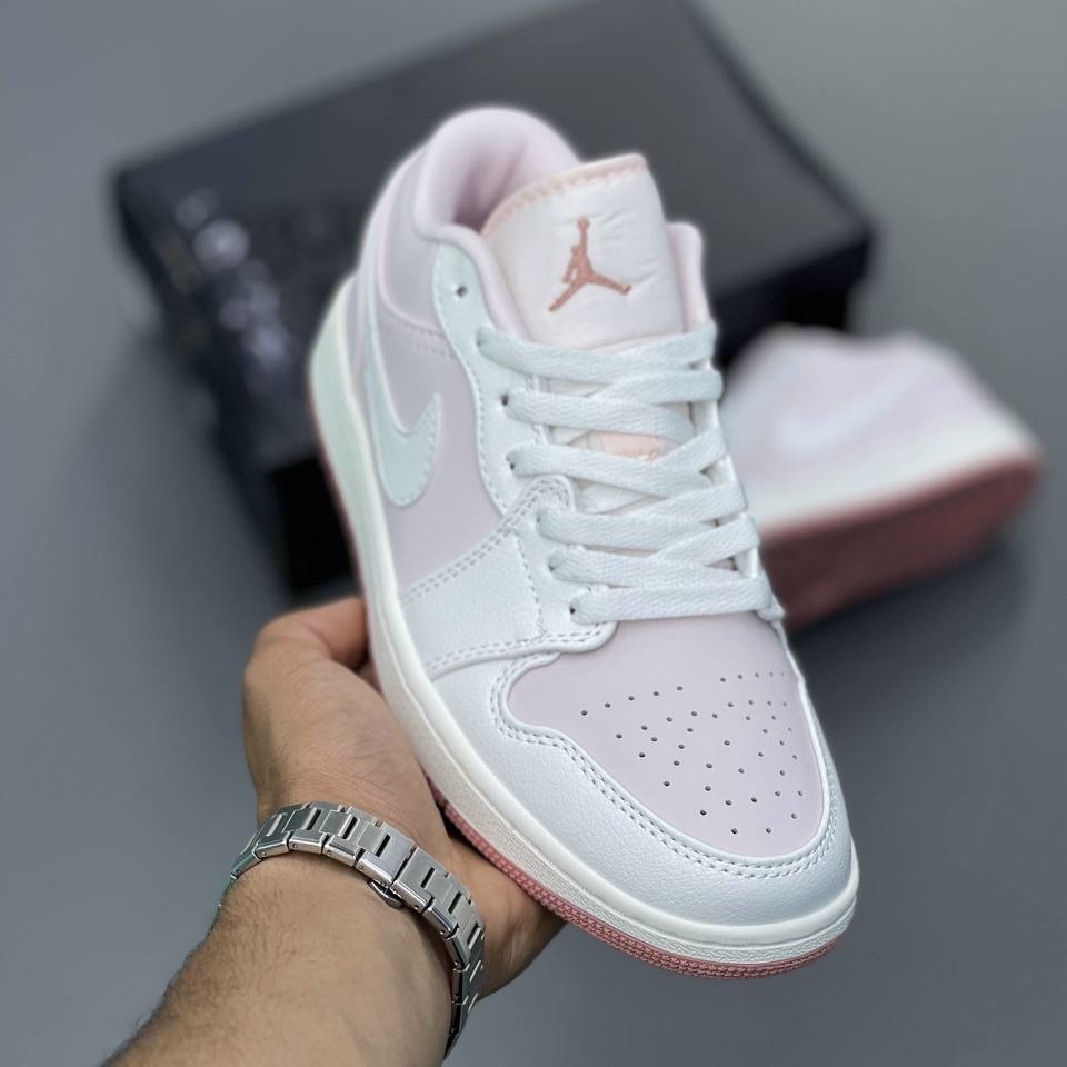 کفش کتونی زنانه نایک ایر جردن 1 بدون ساق صورتی Nike air jordan 1 Low SE Pink سفید صورتی