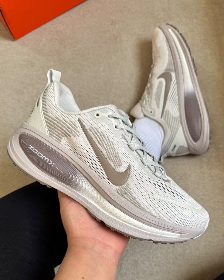 کفش کتونی زنانه نایک ومرو 18 زوم ایکس Nike Vomero 18 Zoom X Running کرم