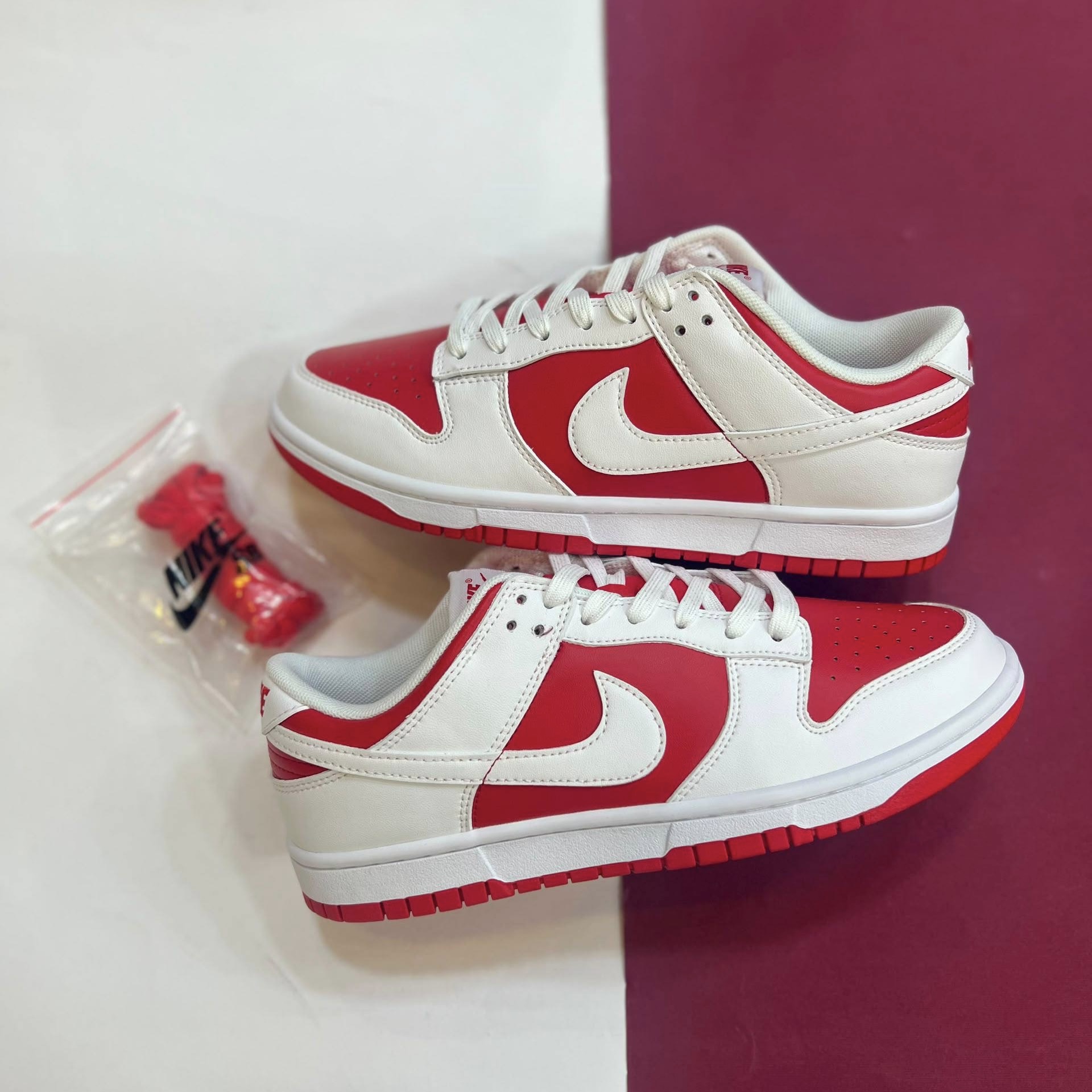کفش کتونی زنانه و مردانه نایک دانک لو Nike Dunk Low سفید قرمز