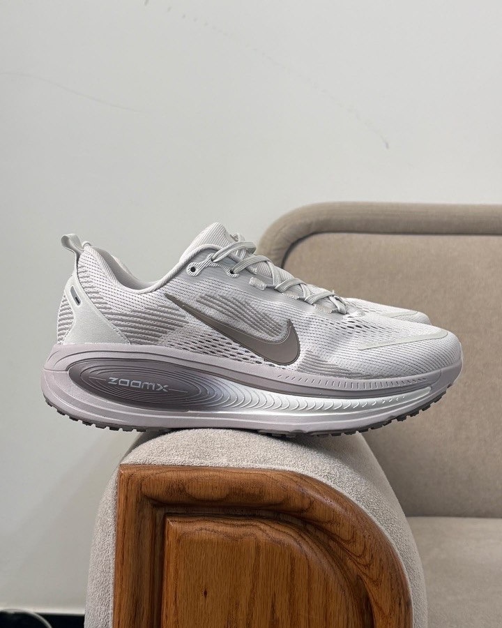 کفش کتونی زنانه نایک ومرو 18 زوم ایکس Nike Vomero 18 Zoom X Running کرم