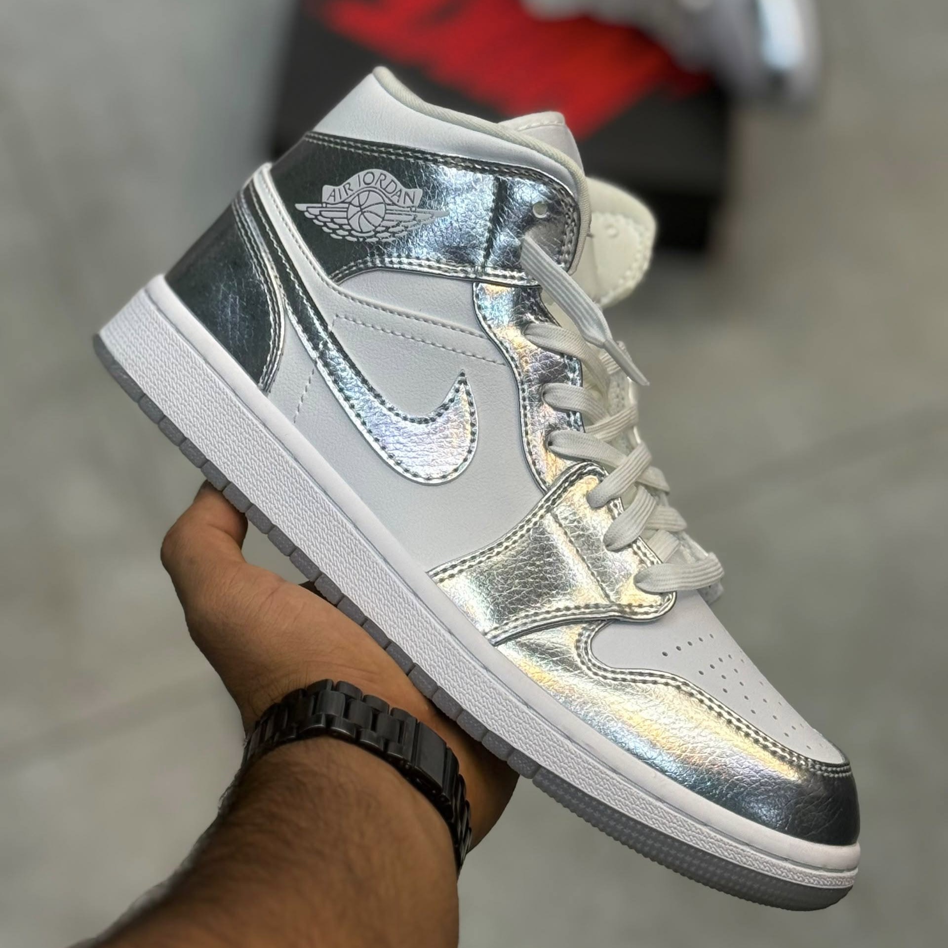 کفش کتونی مردانه ساقدار نایک ایر جردن 1 ورنی نقره ای Nike air jordan 1 Mid Metalic Silver نقره ای
