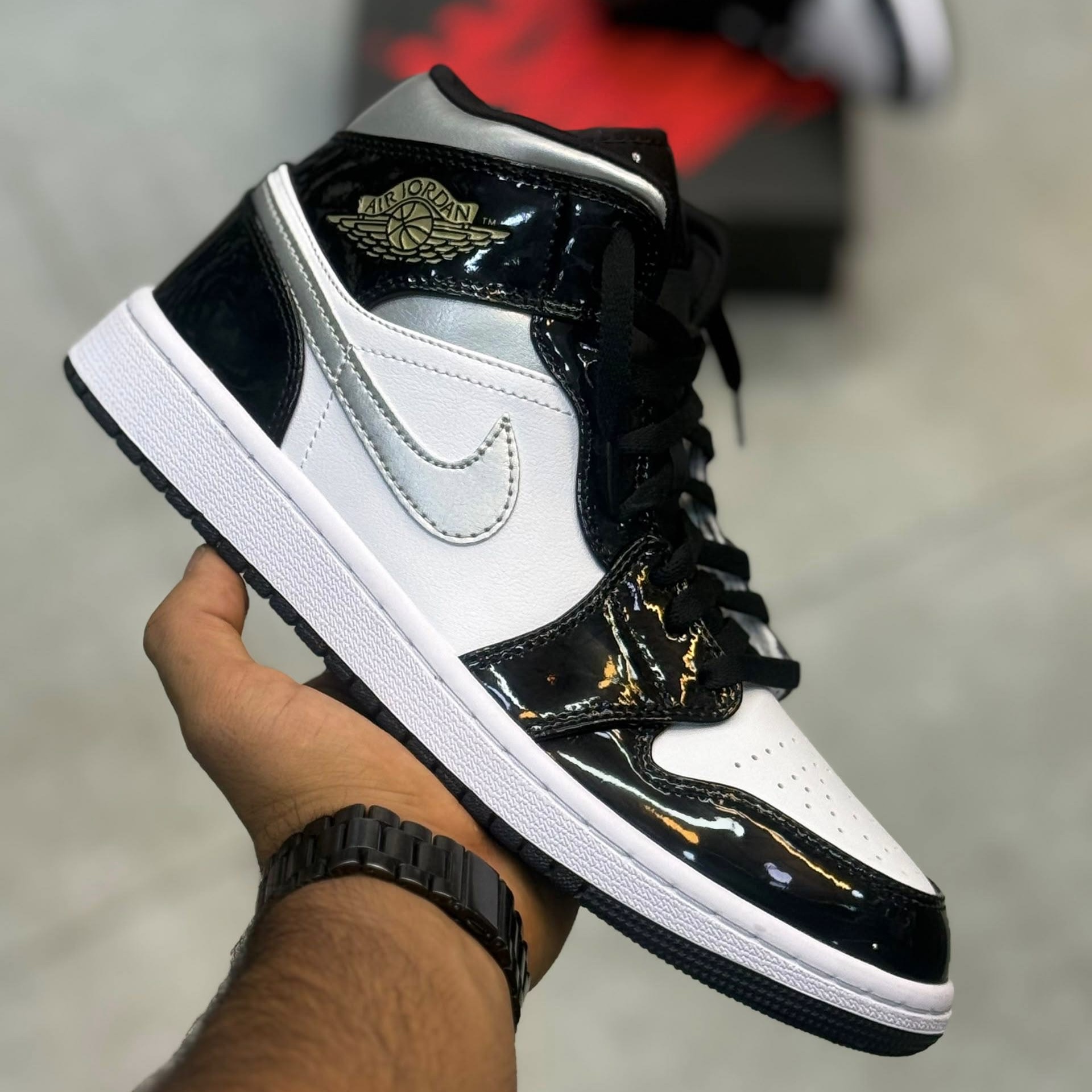 کفش کتونی مردانه ساقدار نایک ایر جردن 1 ورنی Nike air jordan 1 Mid Metalic Patent