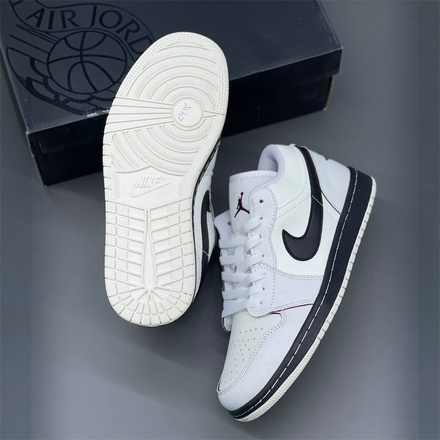کفش کتونی مردانه نایک ایر جردن 1 لو Nike Air Jordan1 Low Men's Shoes سفید مشکی