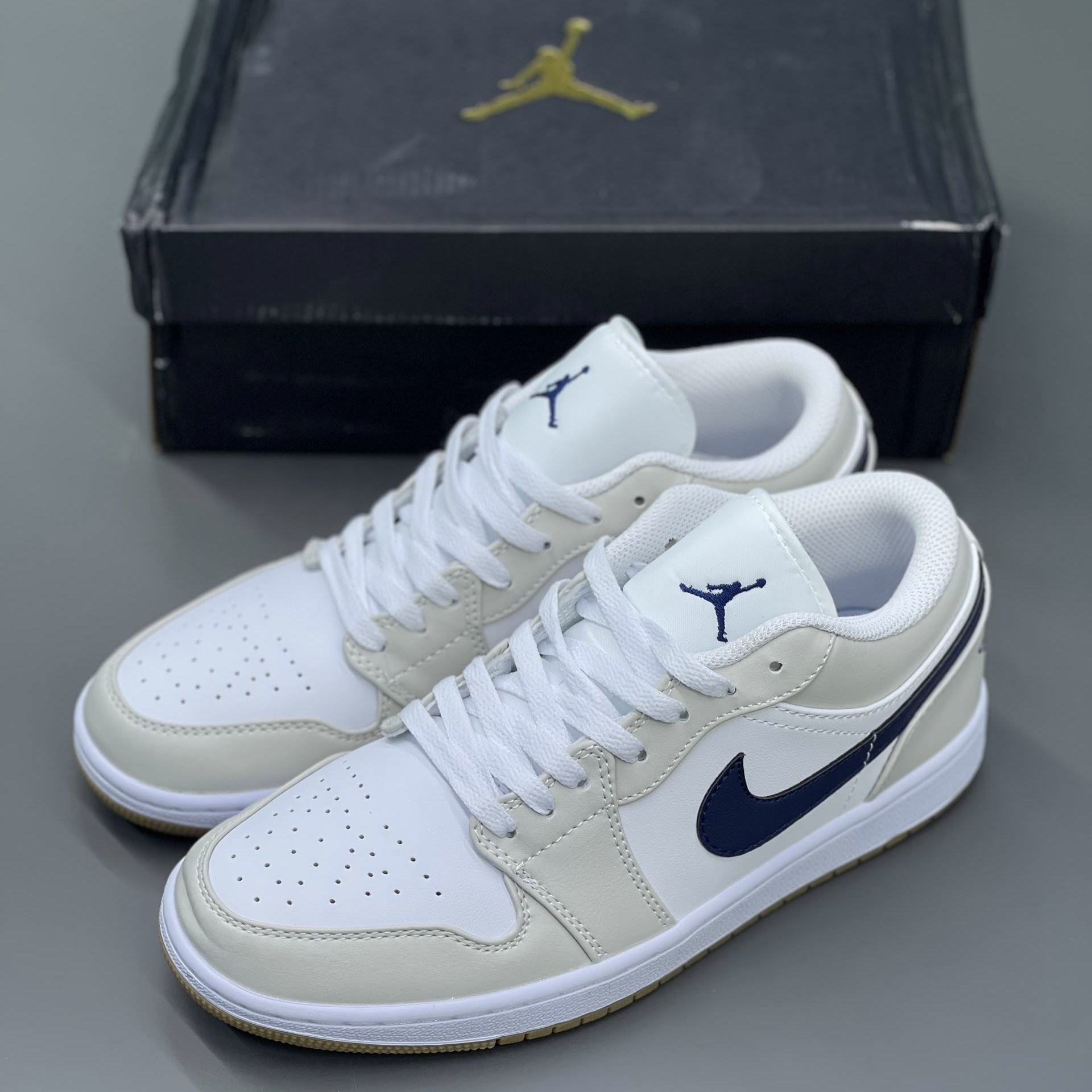 کفش کتونی مردانه نایک ایر جردن 1 لو Nike Air Jordan1 Low Men's Shoes کرم سرمه ای