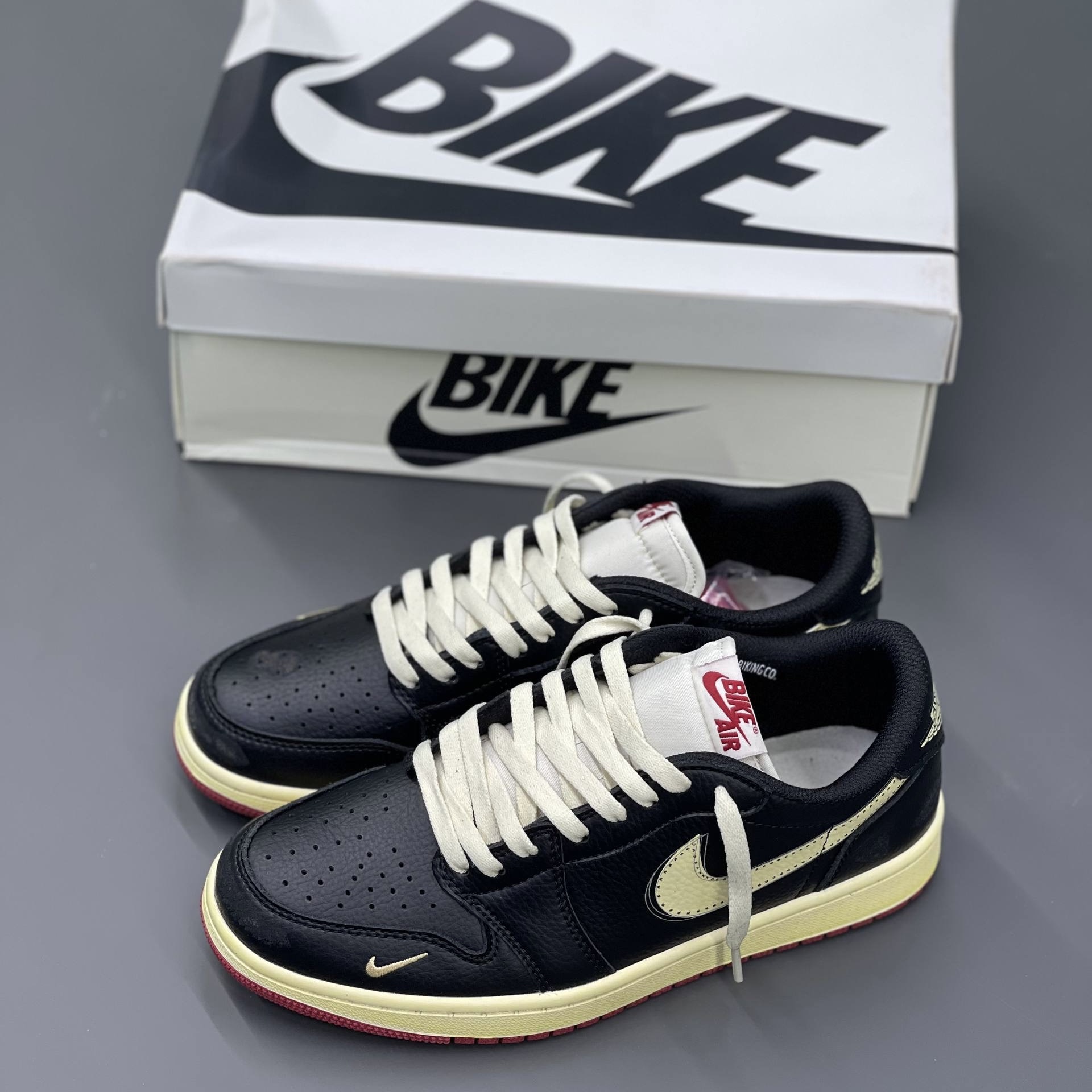 کفش کتونی مردانه نایک ایر جردن 1 لو مستر نایجل سیلوستر Nike Air Jordan 1 Retro Low OG Nigel Sylvester مشکی زرد