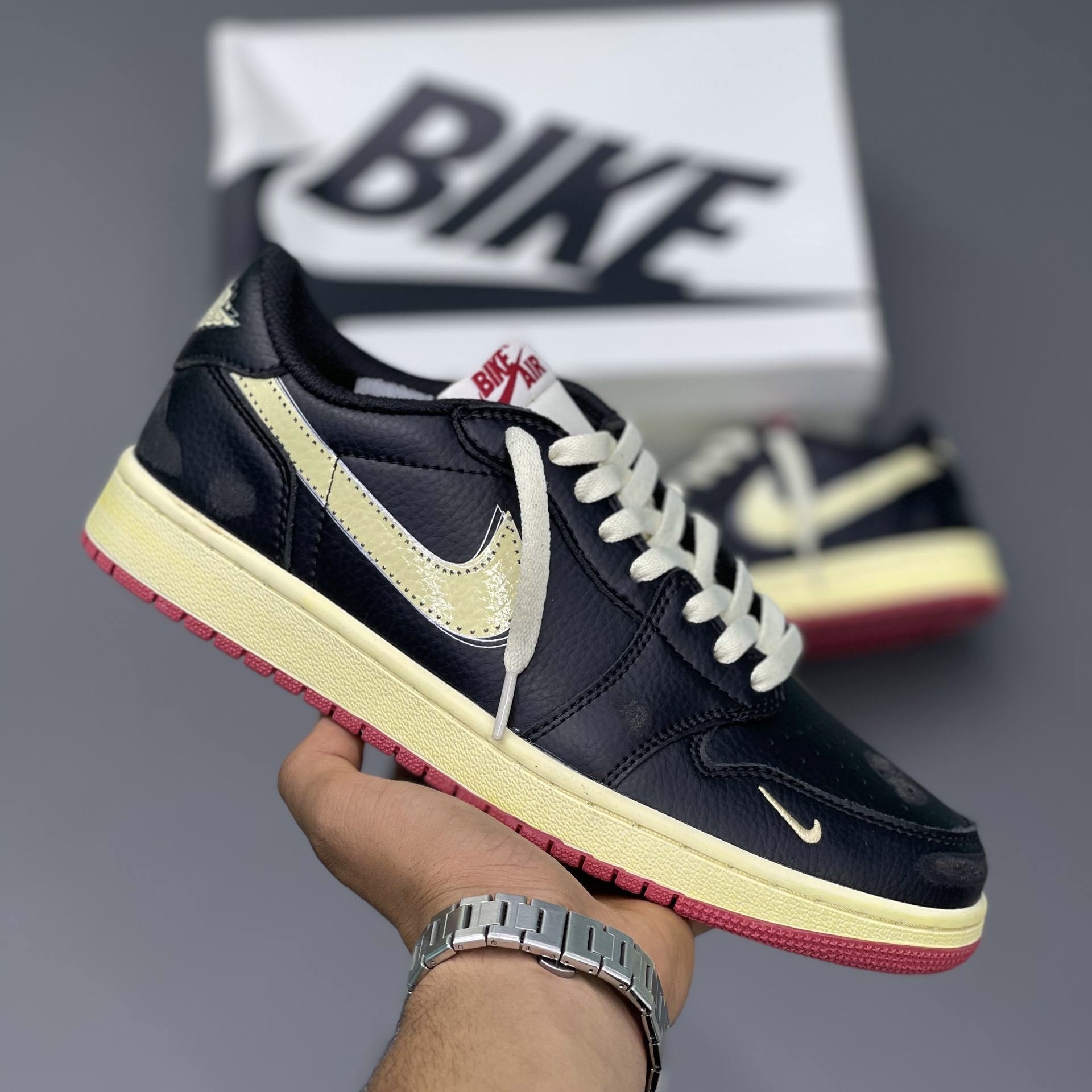 کفش کتونی مردانه نایک ایر جردن 1 لو مستر نایجل سیلوستر Nike Air Jordan 1 Retro Low OG Nigel Sylvester مشکی زرد