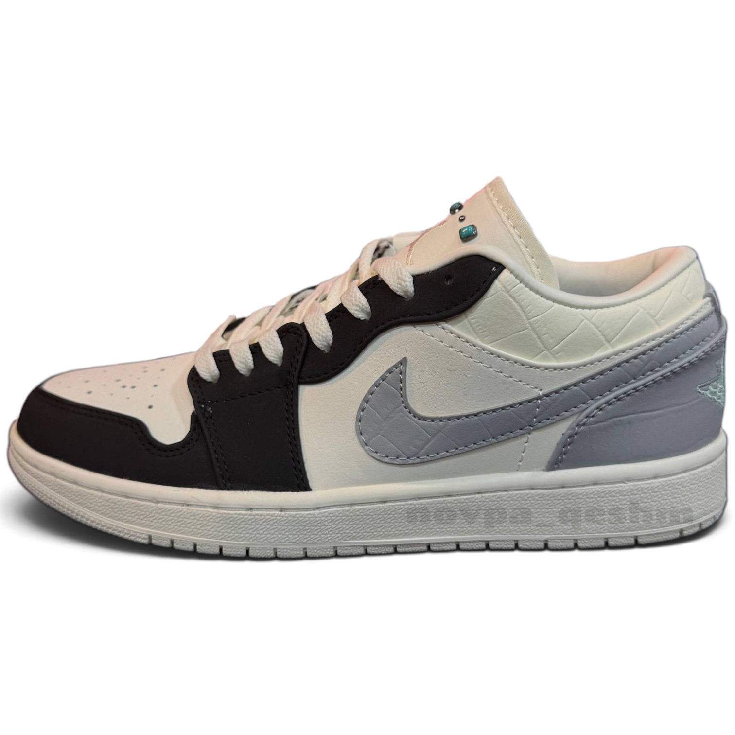 کفش کتونی زنانه و مردانه نایک ایر جردن ۱ لو تورکویز استون Nike Air Jordan 1 Low Turquoise Stone سفید مشکی