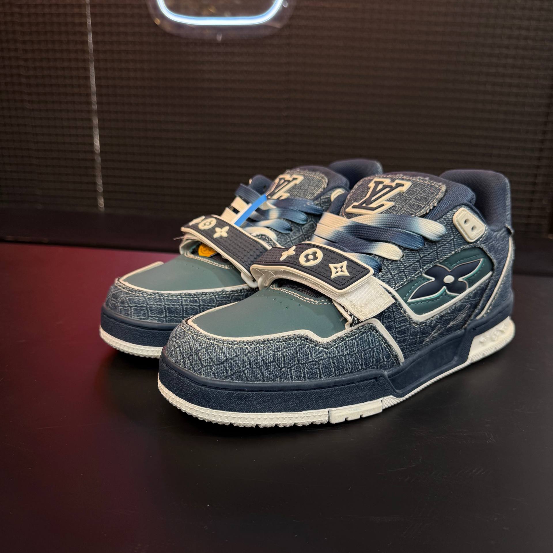 کفش کتونی مردانه لویی ویتون ال وی ترینر Louis Vuitton LV Trainer طوسی