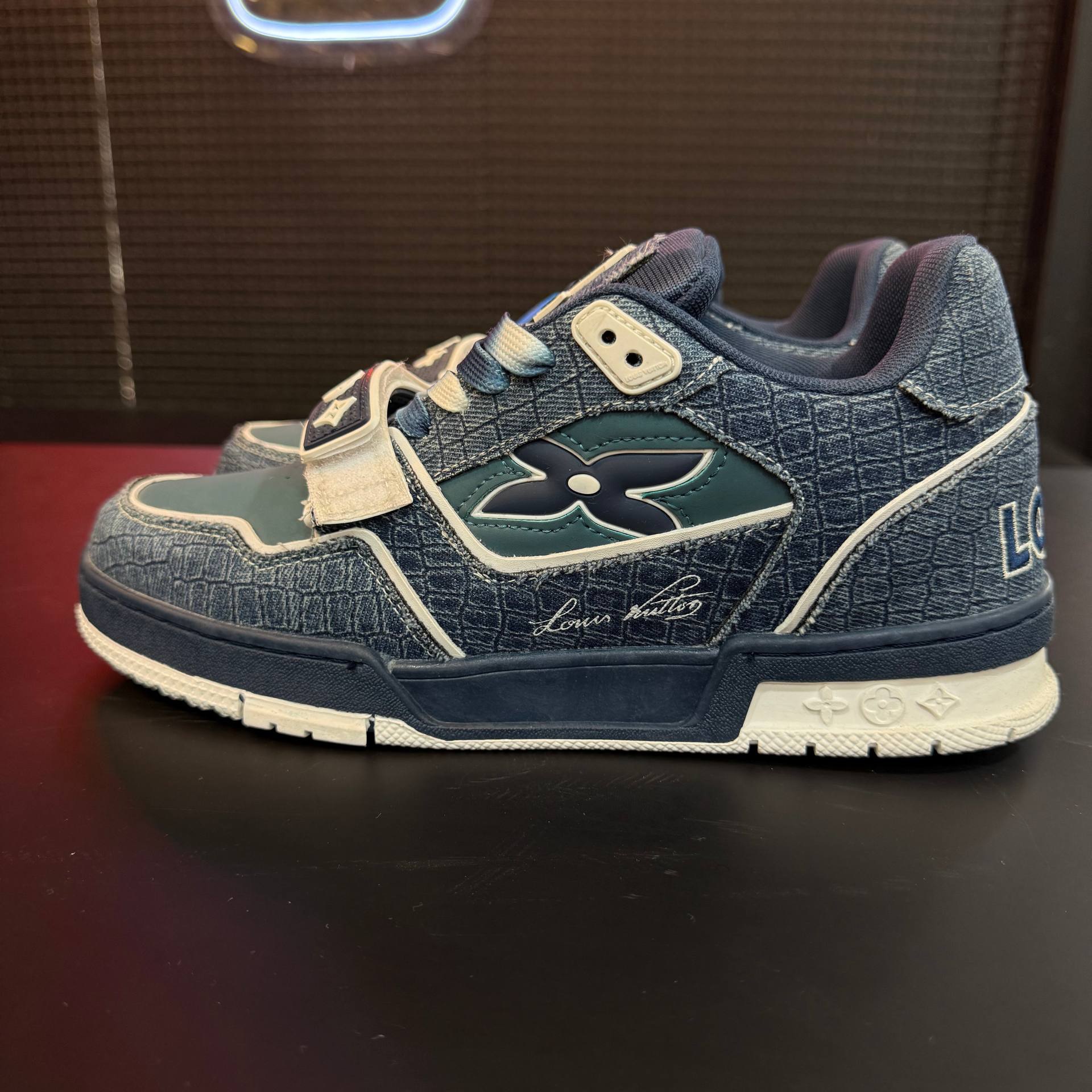 کفش کتونی مردانه لویی ویتون ال وی ترینر Louis Vuitton LV Trainer طوسی