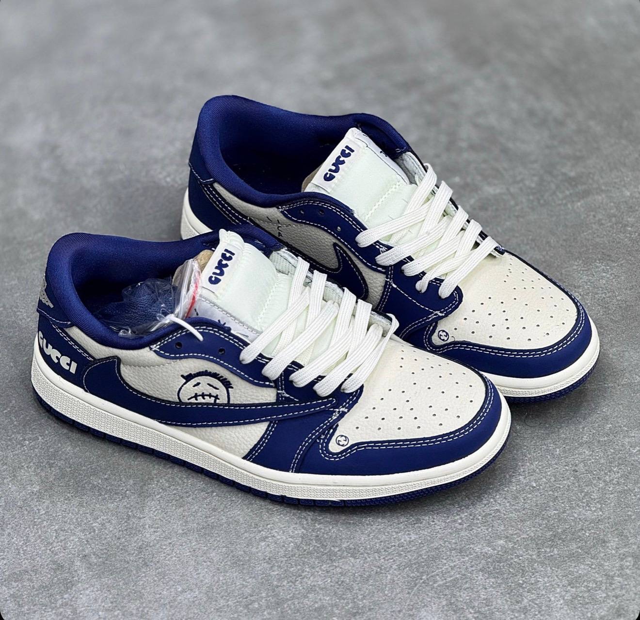 کفش کتونی مردانه نایک ایر جردن 1 تراویس اسکات گوچی NIKE AIR JORDAN 1 TRAVIS SCOTT X GUCCI سرمه ای