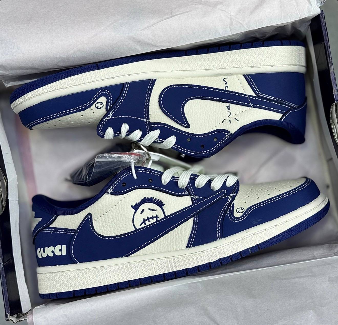 کفش کتونی مردانه نایک ایر جردن 1 تراویس اسکات گوچی NIKE AIR JORDAN 1 TRAVIS SCOTT X GUCCI سرمه ای