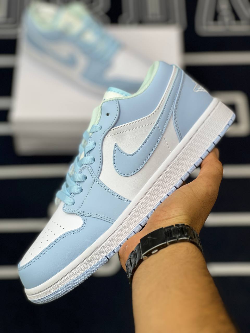 کفش کتونی نایک ایر جردن 1 آیس بلو سفید آبی یخی Nike Air Jordan 1 Ice Blue